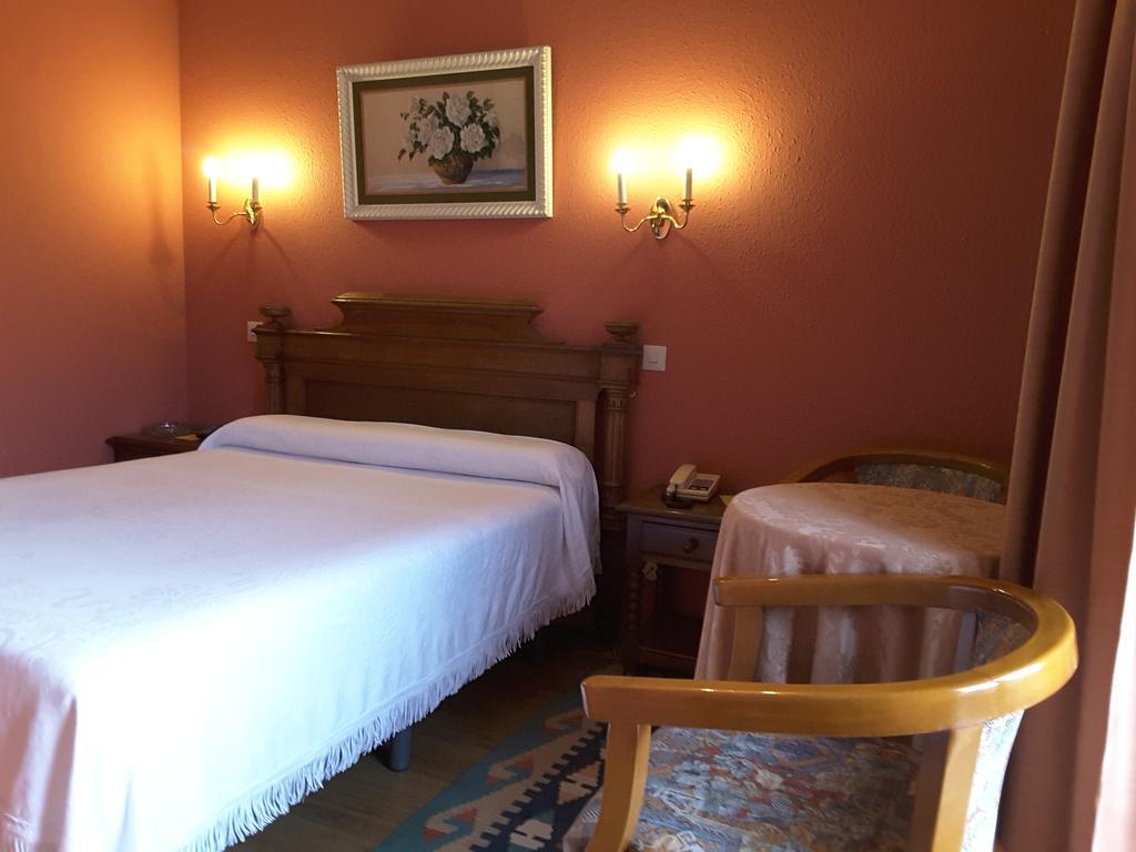 Riodeva Hotel Unquera Bagian luar foto