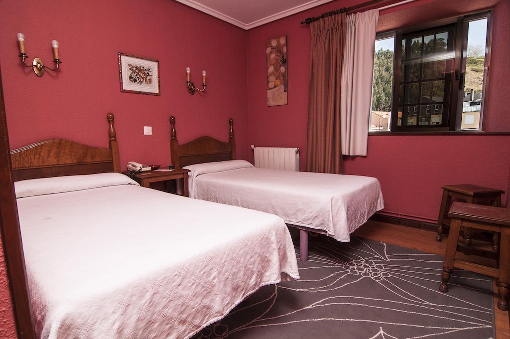 Riodeva Hotel Unquera Ruang foto