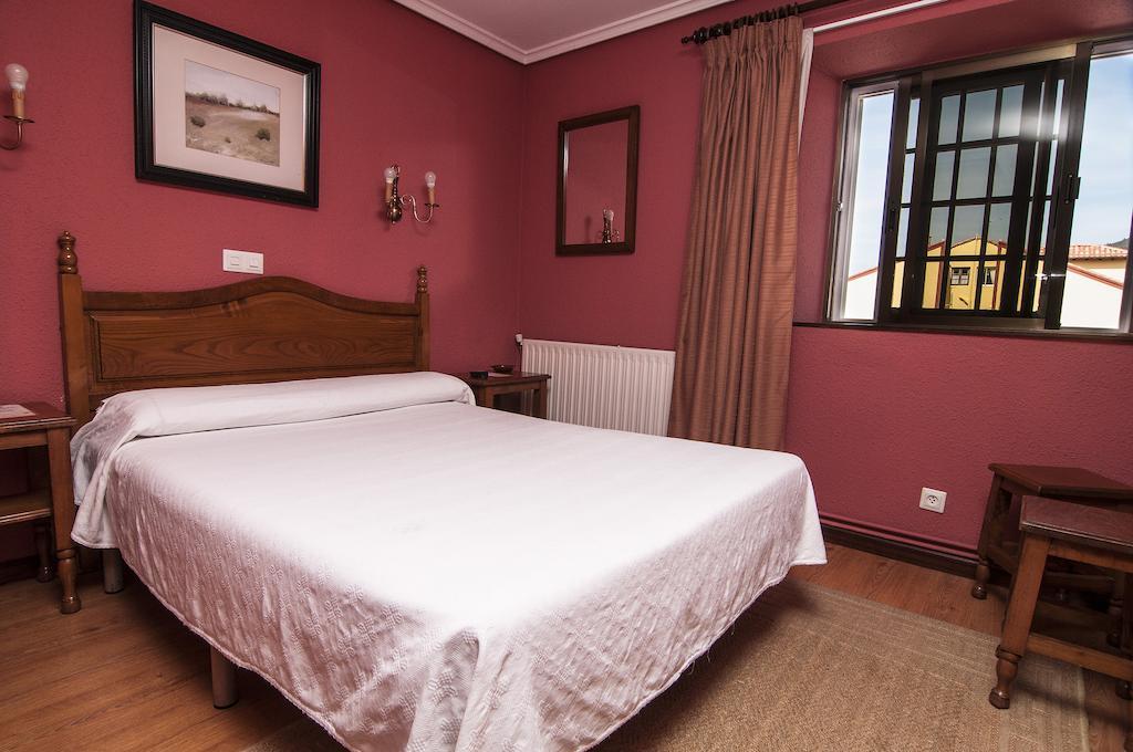 Riodeva Hotel Unquera Ruang foto