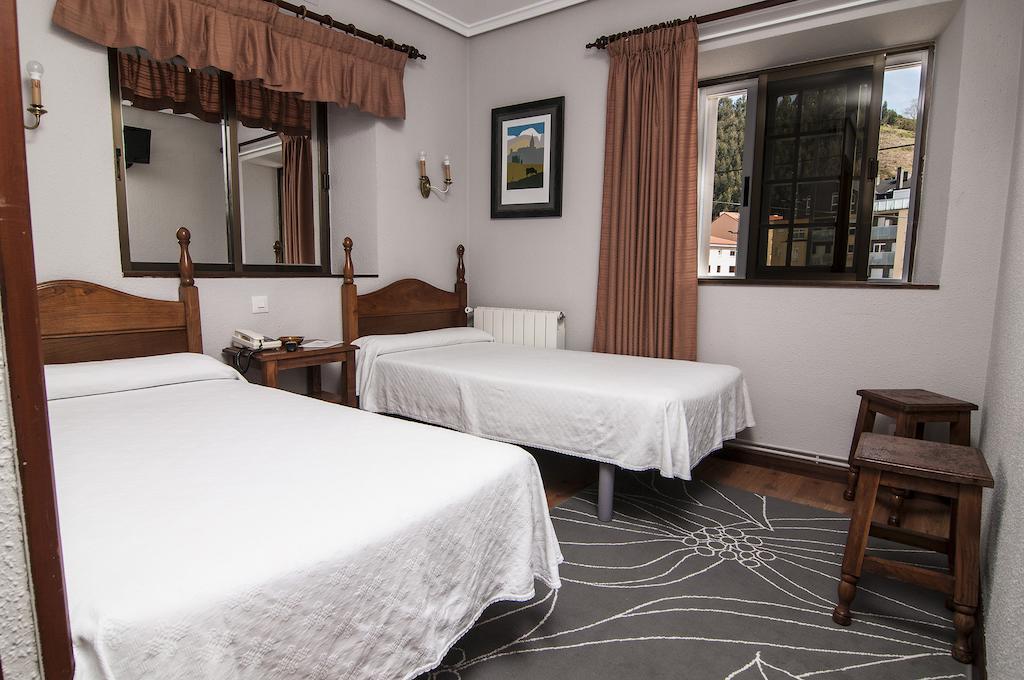 Riodeva Hotel Unquera Ruang foto